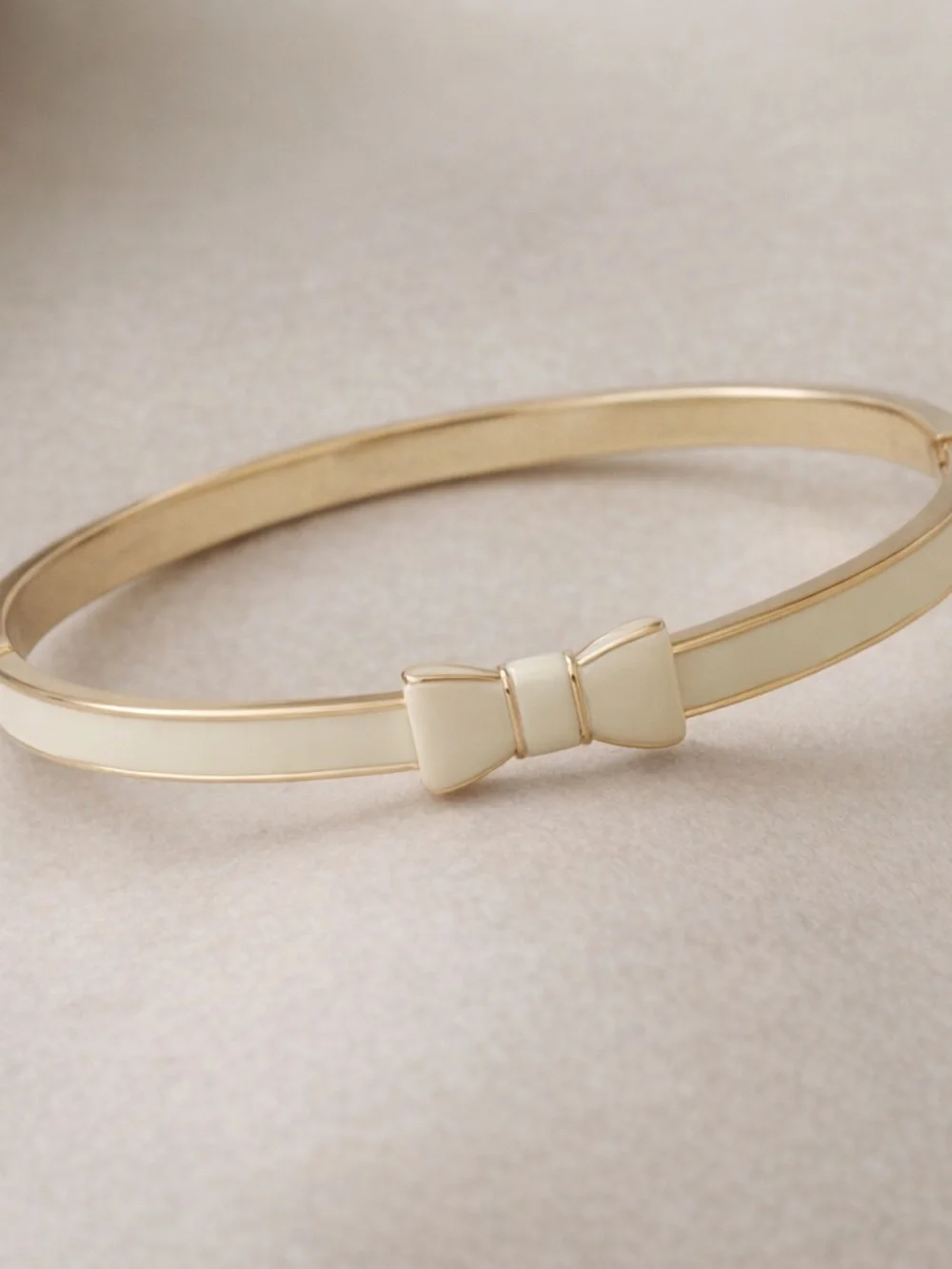Kate Spade “Take a Bow” Cream Enamel Bow Bangle Bracelet NWT - Picture 2 of 4